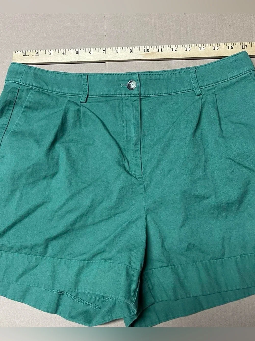 J. Crew Pleated Shorts Green Women's Size 14 Pockets Summer Preppy Mom